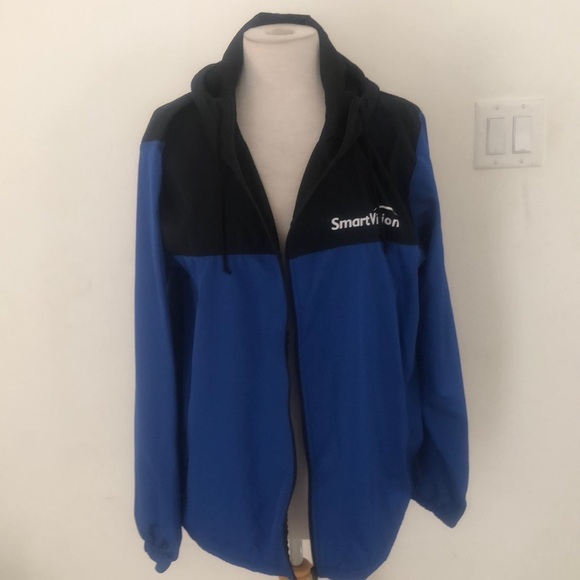 Windbreaker hoodie With Side Zip Pockets. Toggle At Bottom Size XL